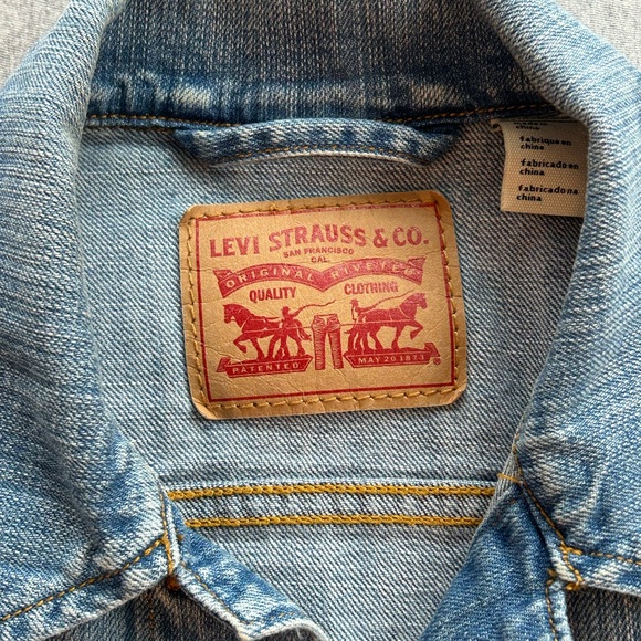 Vintage 90s Levi's Classic Light Blue Denim Jacket - Picture 3 of 3